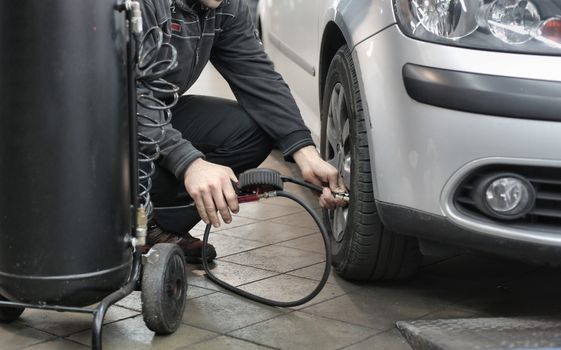Bandendruk controleren: zo doet u het in 5 minuten